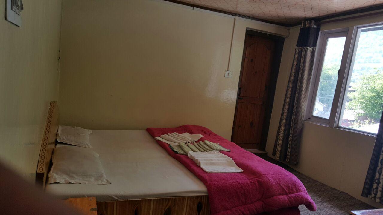 Hotel Evergreen Pahalgam Exterior photo